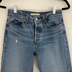 Levi’s Denim Wedgie High Waisted Jean straight distressed size 26